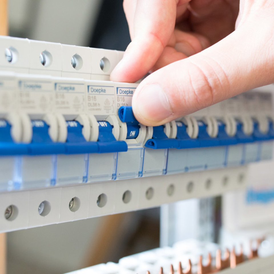 Schalt­schrank­bau bei Elektro Randlinger GmbH in Schnaitsee